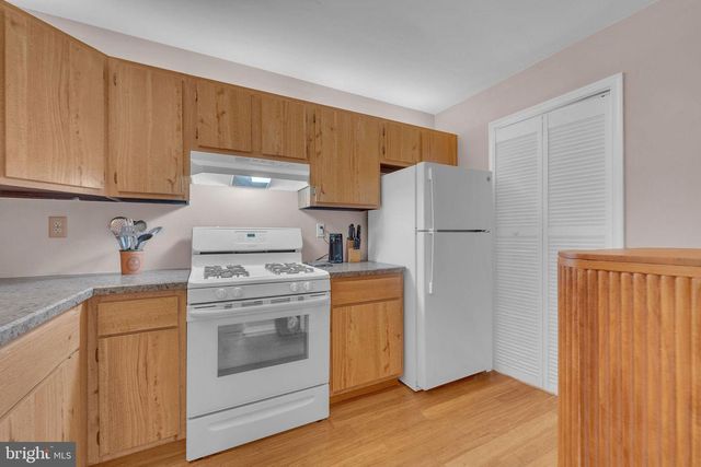 44 VILLAGE LN, Mount Laurel, NJ 08054
