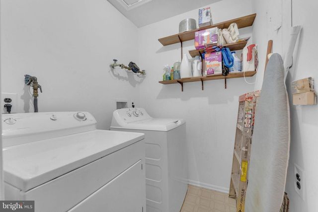 44 VILLAGE LN, Mount Laurel, NJ 08054