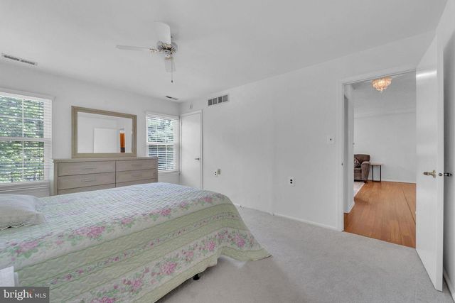 44 VILLAGE LN, Mount Laurel, NJ 08054