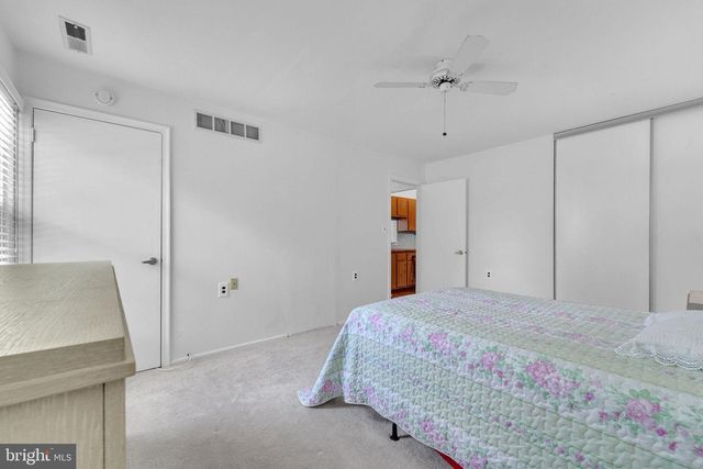 44 VILLAGE LN, Mount Laurel, NJ 08054