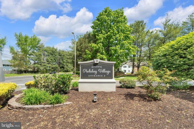 44 VILLAGE LN, Mount Laurel, NJ 08054