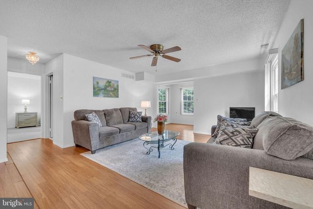 44 VILLAGE LN, Mount Laurel, NJ 08054