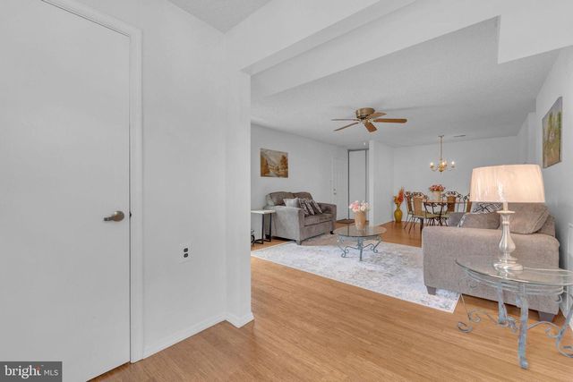 44 VILLAGE LN, Mount Laurel, NJ 08054