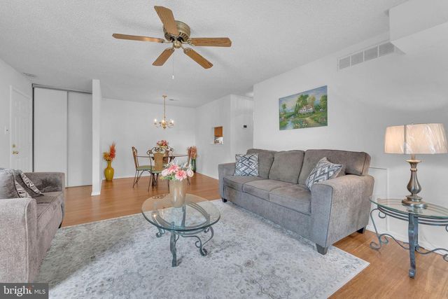 44 VILLAGE LN, Mount Laurel, NJ 08054