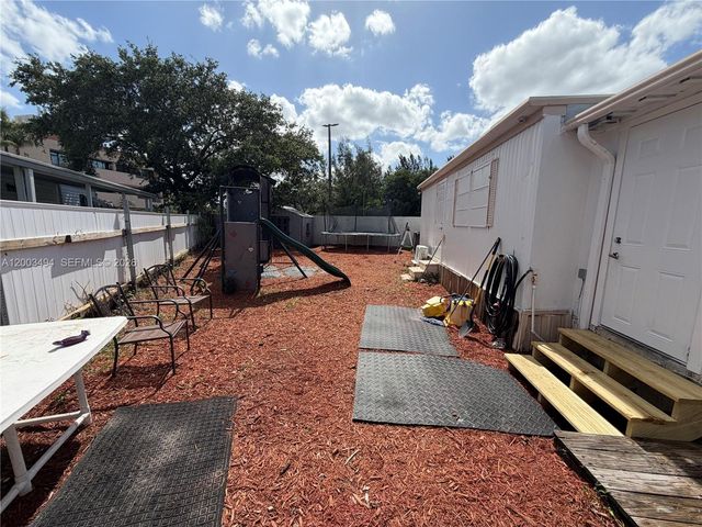 5871 SW 29th Ave, Dania Beach, FL 33312