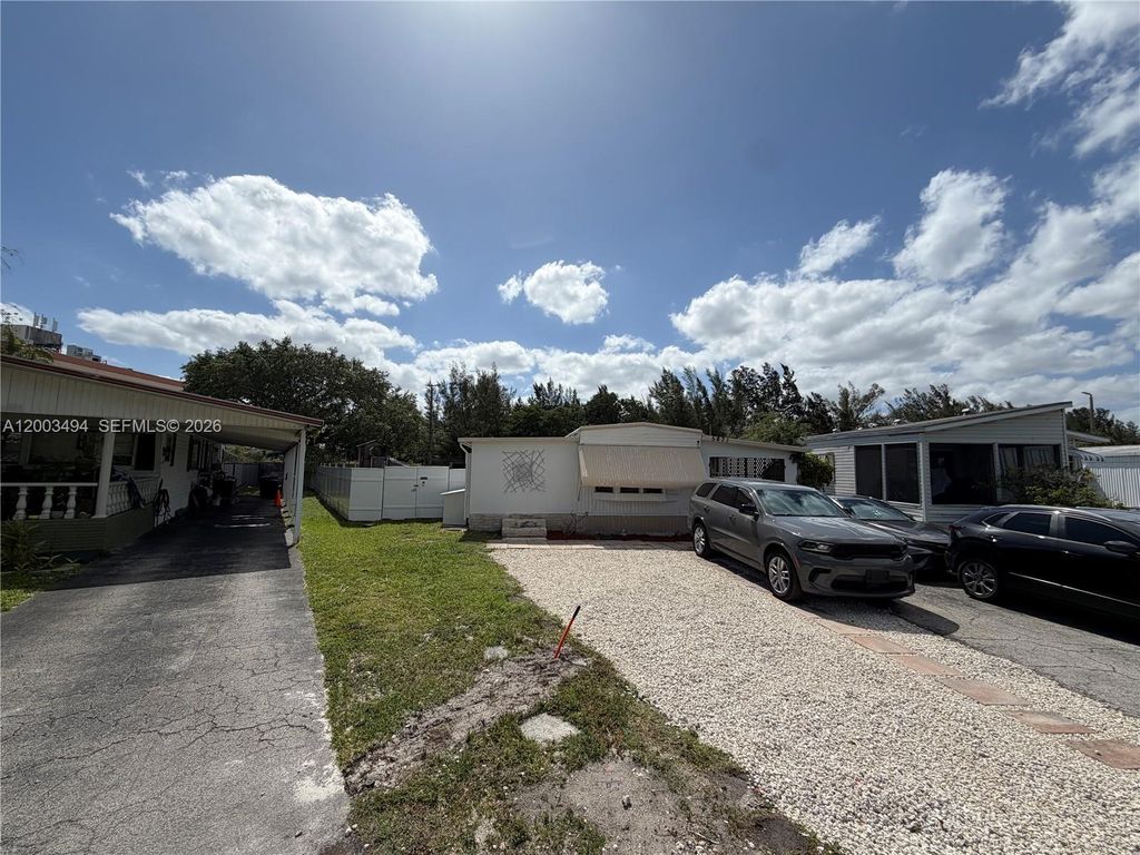 5871 SW 29th Ave, Dania Beach, FL 33312
