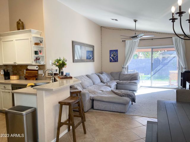 1077 W OLIVE Avenue, Gilbert, AZ 85233