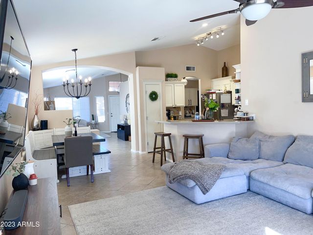 1077 W OLIVE Avenue, Gilbert, AZ 85233