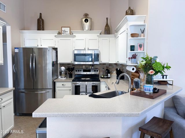 1077 W OLIVE Avenue, Gilbert, AZ 85233