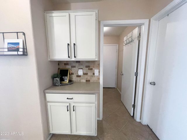 1077 W OLIVE Avenue, Gilbert, AZ 85233