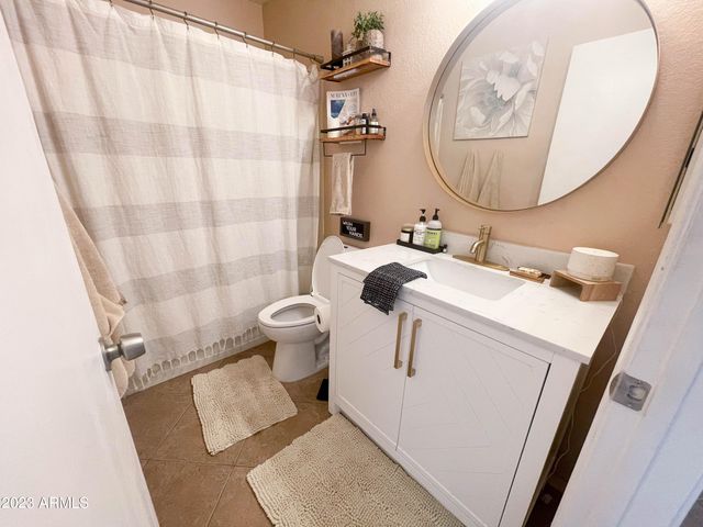 1077 W OLIVE Avenue, Gilbert, AZ 85233