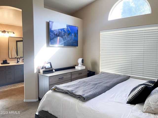 1077 W OLIVE Avenue, Gilbert, AZ 85233