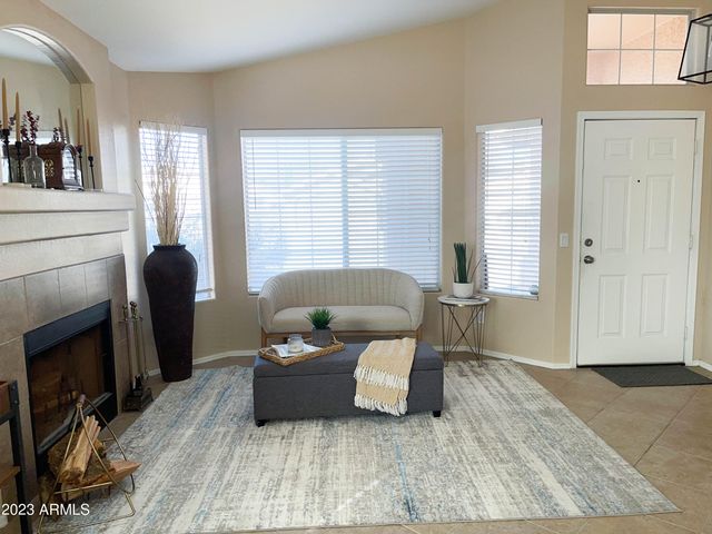 1077 W OLIVE Avenue, Gilbert, AZ 85233