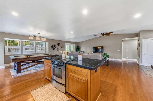 11845 Goldfinch Ct, Penn Valley, CA 95946