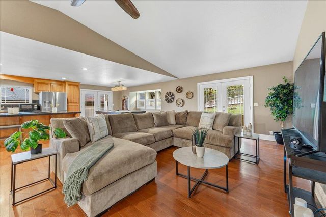 11845 Goldfinch Ct, Penn Valley, CA 95946