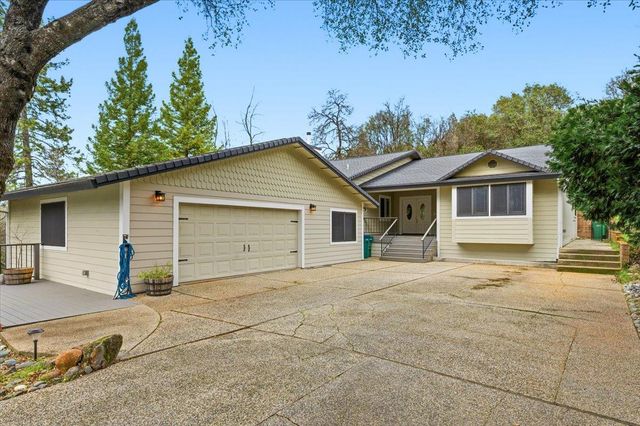 11845 Goldfinch Ct, Penn Valley, CA 95946