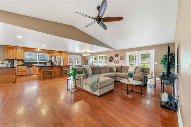 11845 Goldfinch Ct, Penn Valley, CA 95946