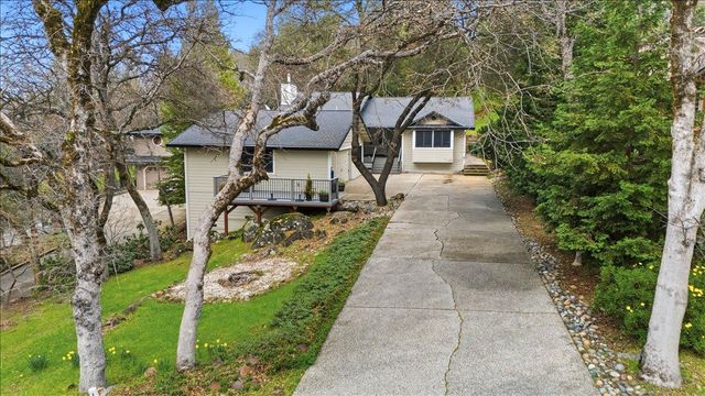 11845 Goldfinch Ct, Penn Valley, CA 95946