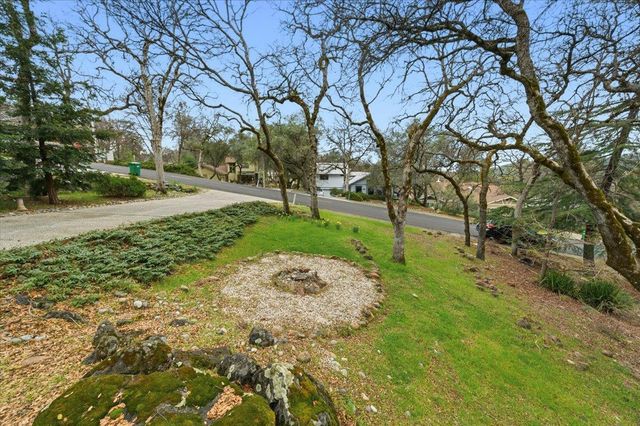 11845 Goldfinch Ct, Penn Valley, CA 95946