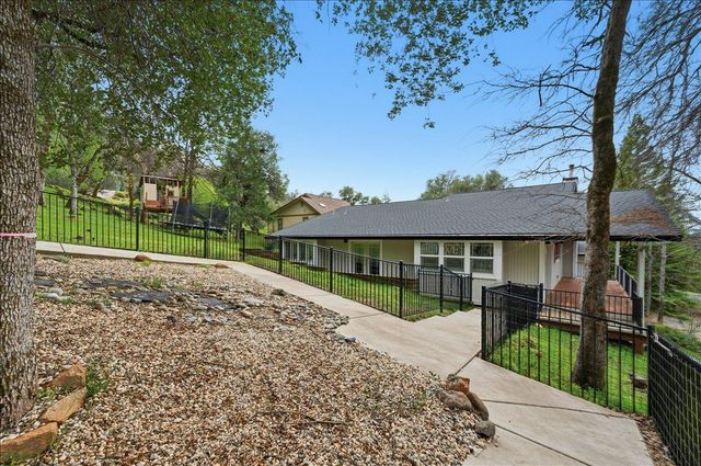 11845 Goldfinch Ct, Penn Valley, CA 95946