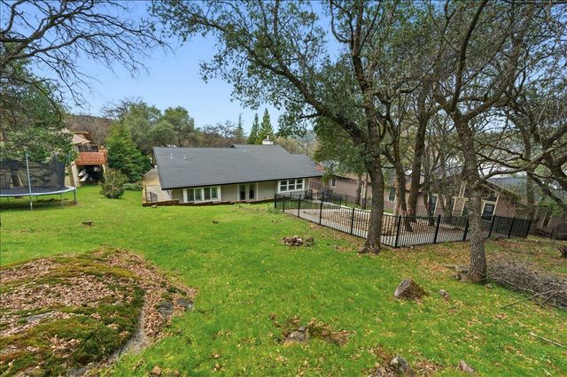 11845 Goldfinch Ct, Penn Valley, CA 95946