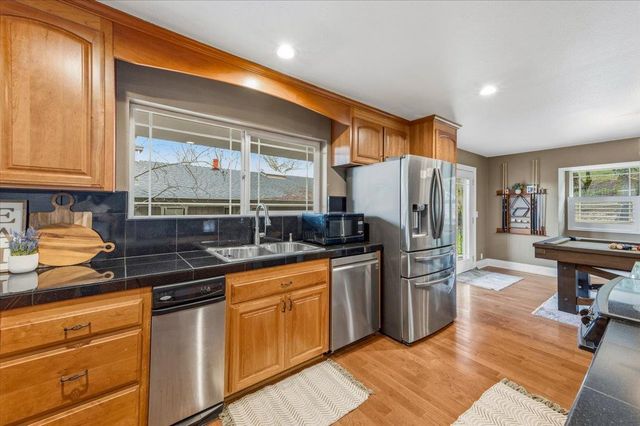 11845 Goldfinch Ct, Penn Valley, CA 95946