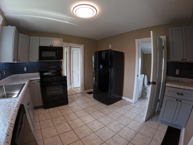 28 Hammond Street, Delaware, OH 43015