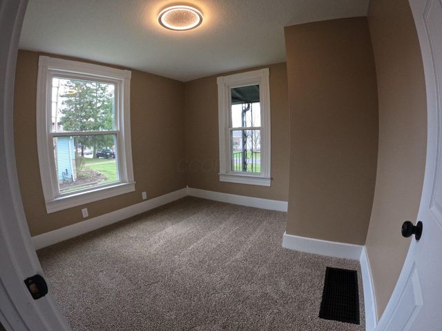 28 Hammond Street, Delaware, OH 43015