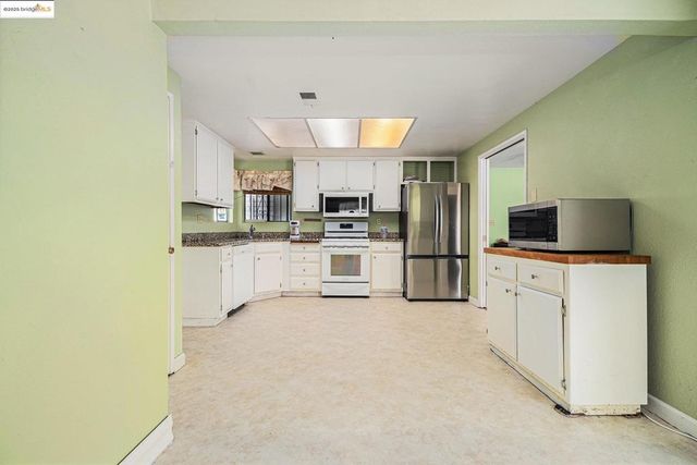 2329 Lido Cir, Stockton, CA 95207