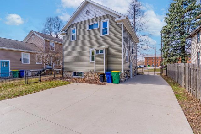 419 S CLAY STREET, Green Bay, WI 54301