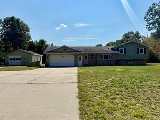 2115 E Sternberg Road, Muskegon, MI 49444
