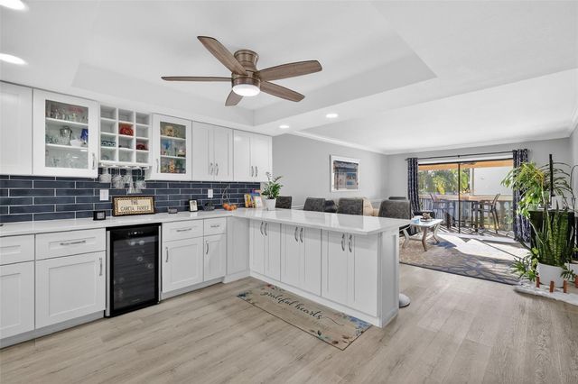 101 N GRANDVIEW STREET 206, Mount Dora, FL 32757