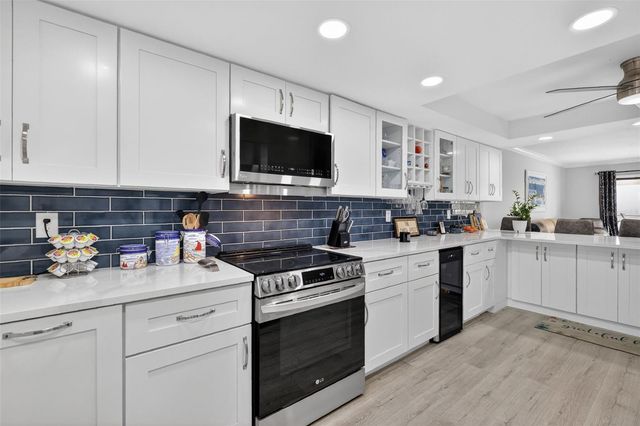 101 N GRANDVIEW STREET 206, Mount Dora, FL 32757