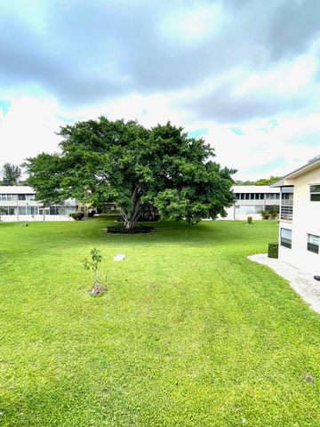 215 Canterbury J, West Palm Beach, FL 33417