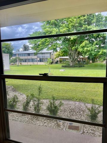 215 Canterbury J, West Palm Beach, FL 33417