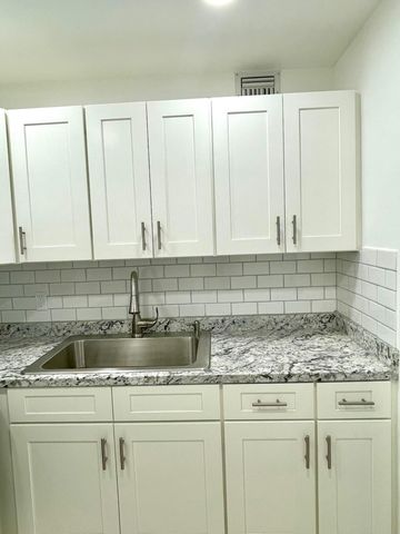 215 Canterbury J, West Palm Beach, FL 33417