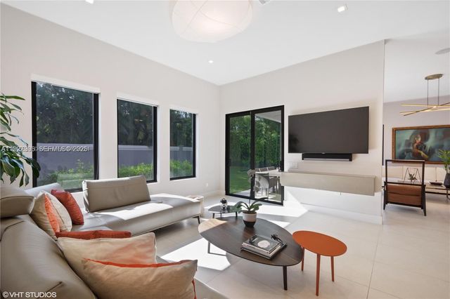 5883 W Brookfield Cir W, Hollywood, FL 33312