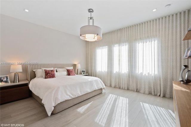 5883 W Brookfield Cir W, Hollywood, FL 33312