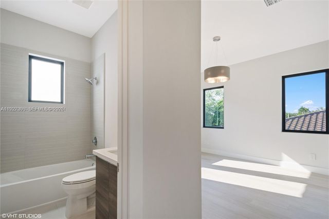 5883 W Brookfield Cir W, Hollywood, FL 33312