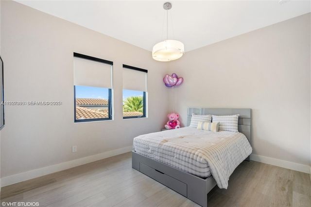 5883 W Brookfield Cir W, Hollywood, FL 33312