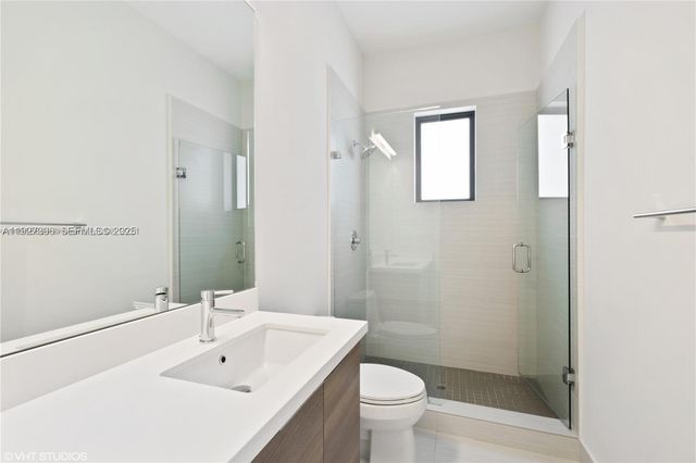 5883 W Brookfield Cir W, Hollywood, FL 33312