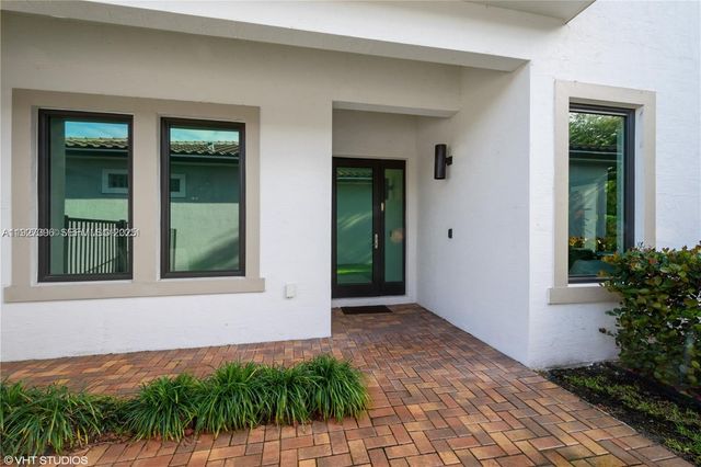 5883 W Brookfield Cir W, Hollywood, FL 33312