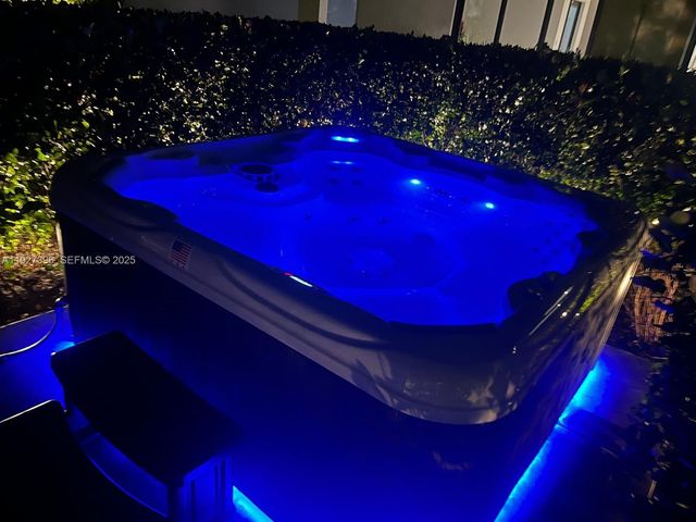 5883 W Brookfield Cir W, Hollywood, FL 33312