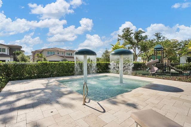 5883 W Brookfield Cir W, Hollywood, FL 33312