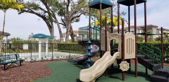 5883 W Brookfield Cir W, Hollywood, FL 33312