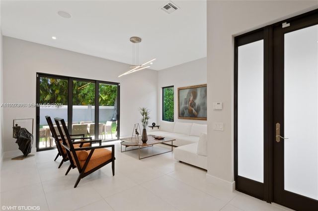 5883 W Brookfield Cir W, Hollywood, FL 33312