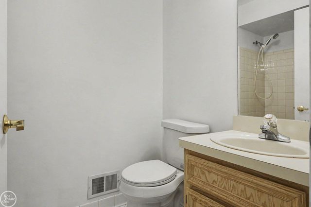 35914 Fierimonte Drive Unit 16 Bldg 4, Clinton Township, MI 48035