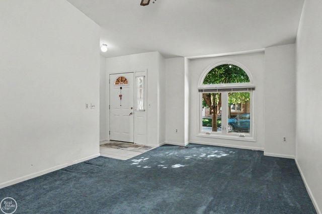 35914 Fierimonte Drive Unit 16 Bldg 4, Clinton Township, MI 48035
