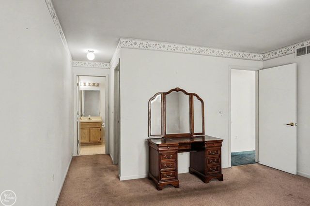 35914 Fierimonte Drive Unit 16 Bldg 4, Clinton Township, MI 48035