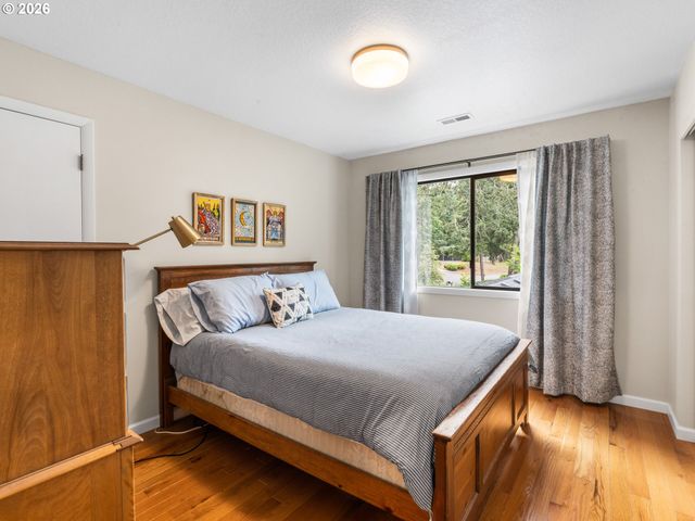 19490 WILDERNESS Dr, West Linn, OR 97068